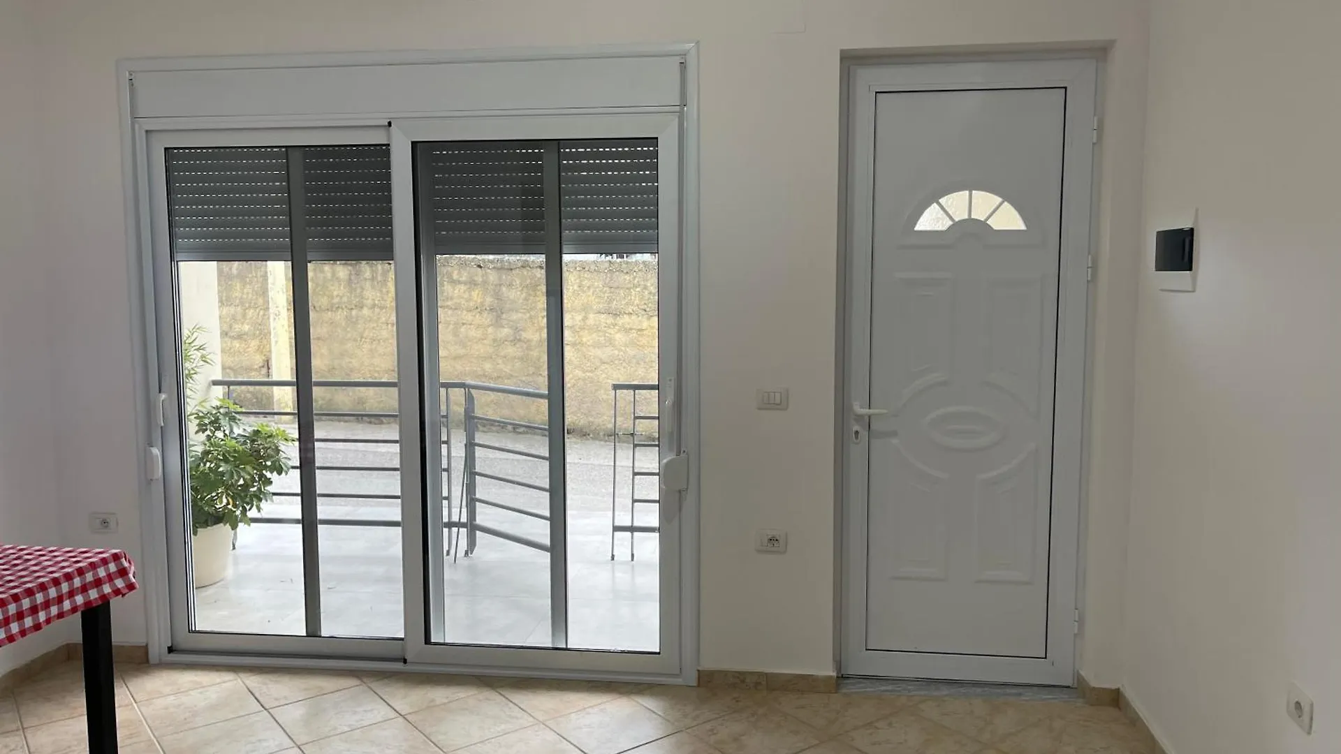 City Center & Near Lungomare Guest House Vlorë 0*,  Αλβανία